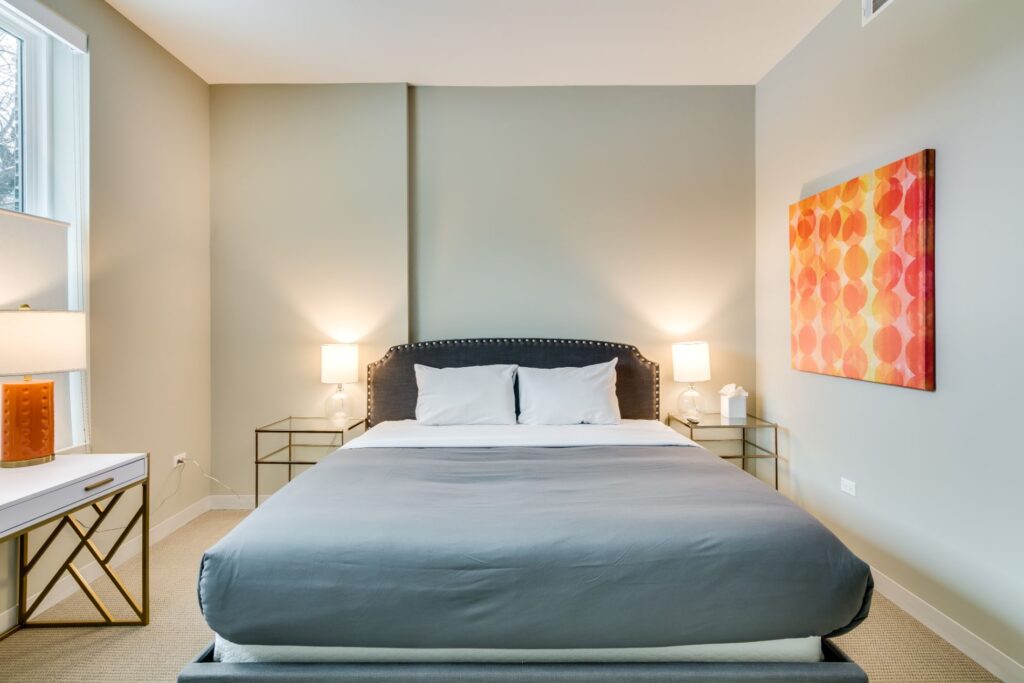 851 W Grand Ave Chicago Il guest bedroom 5