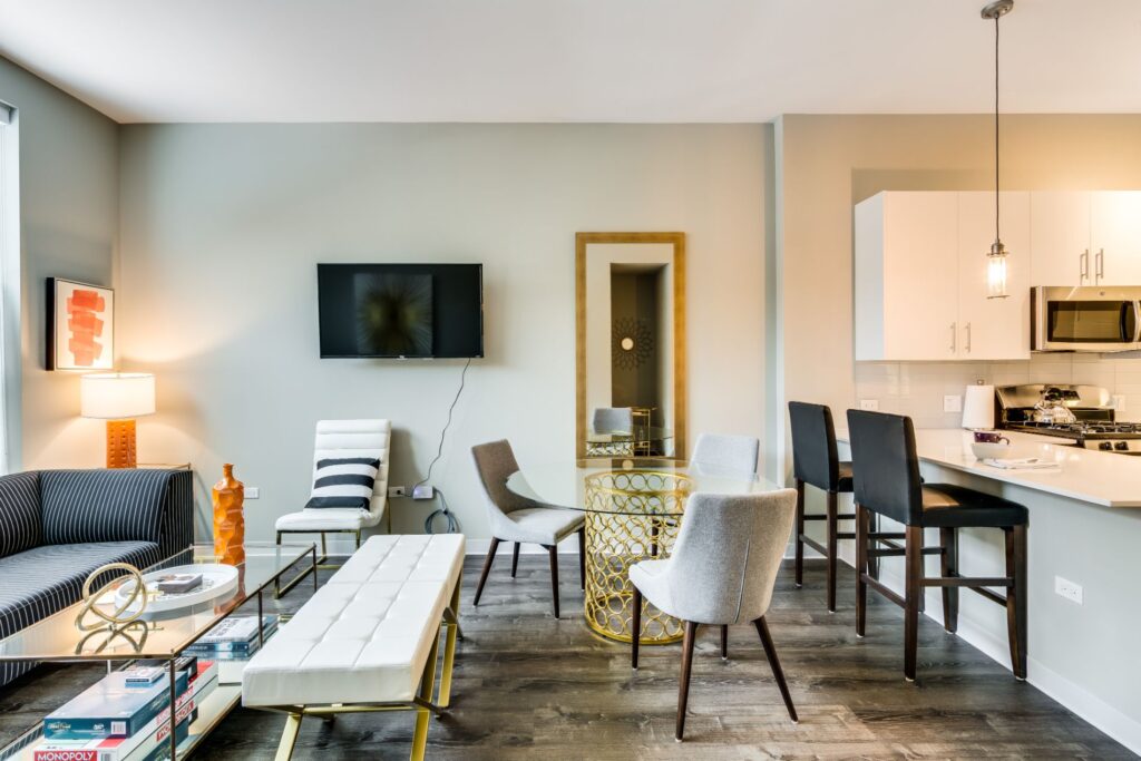 851 W Grand Ave Chicago Il living:dining 2