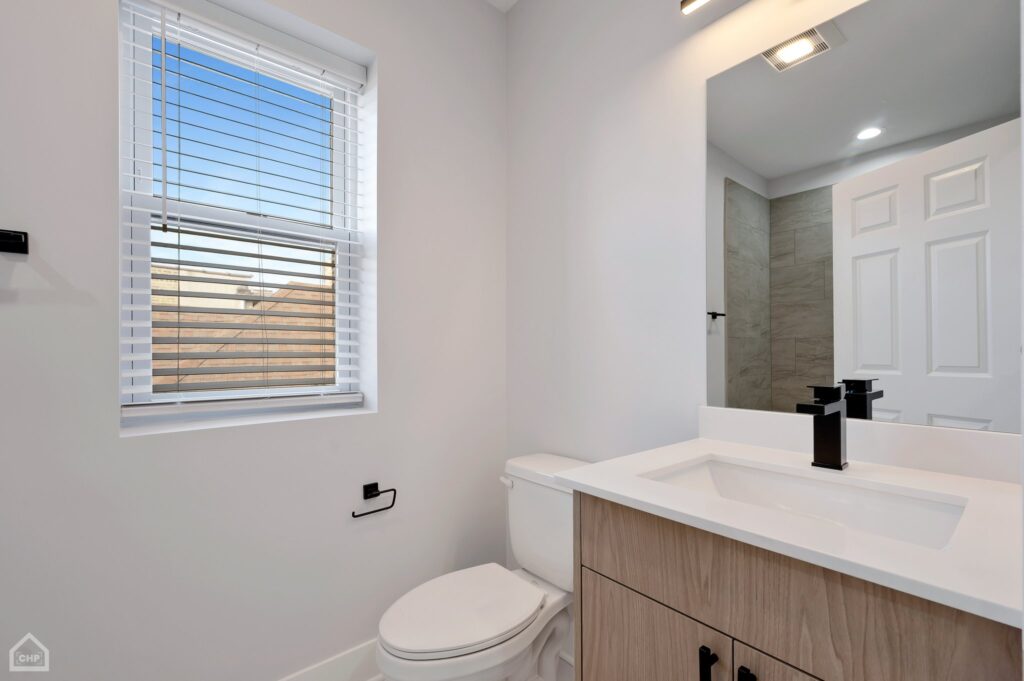 26-web-or-mls-2171 W Wilson Ave - Unit 3W_010